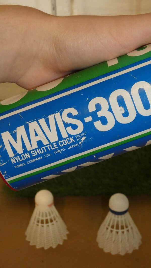 Tube of 6 Yonex Shuttlecocks - Image 2