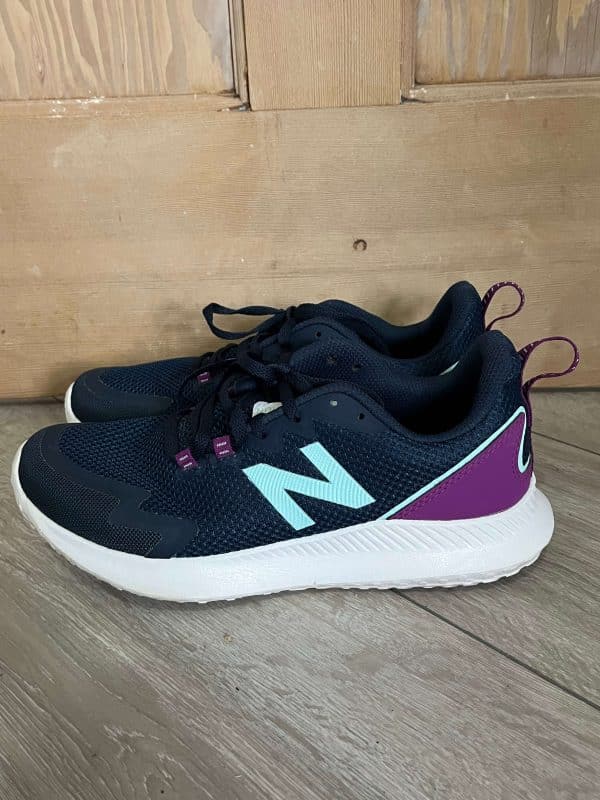 Pair of Women's New Balance Trainers - Image 2