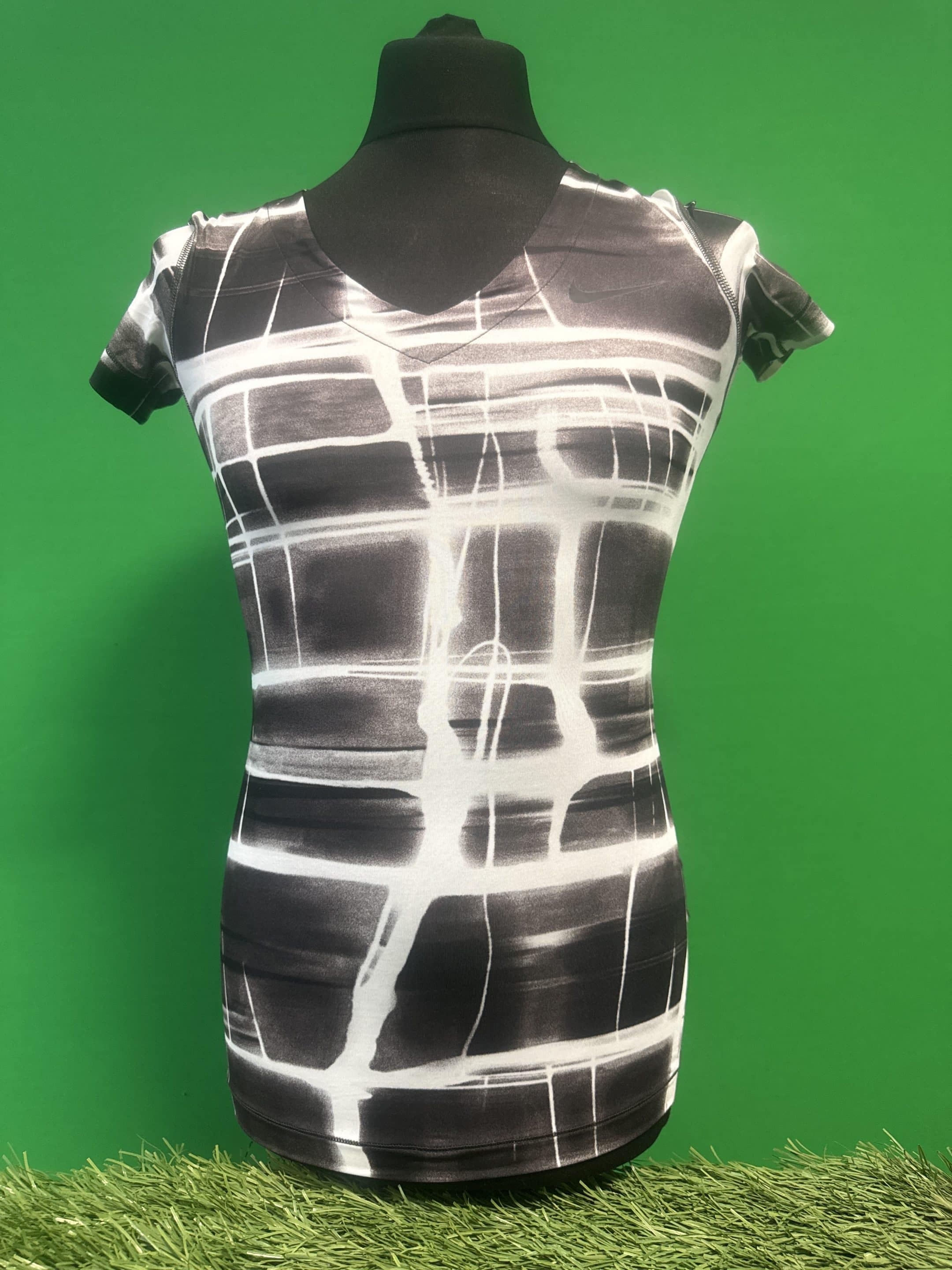 Nike Black and White Patterned T-Shirt